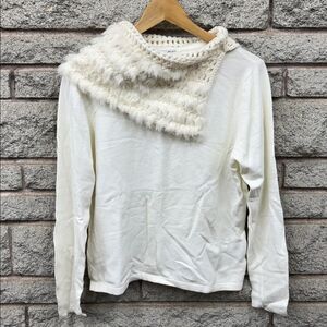 Vintage Graffiti Elegant Cream Sweater with fur Collar